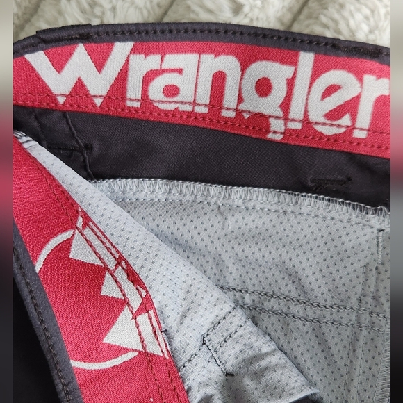 🩳 Wrangler Men’s Black Outdoor Cargo Shorts – Size 44, NWT, 10” Inseam, UPF 40 - Picture 11 of 12